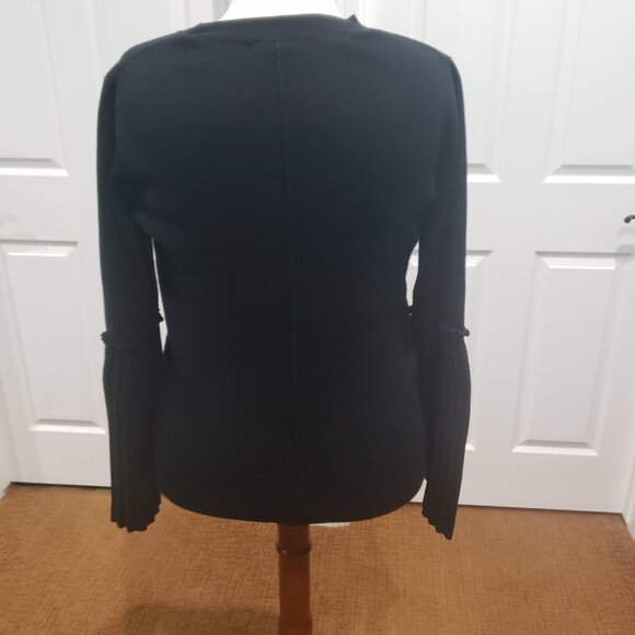 Banana Republic Women's Black Fluted Pleat Sleeve Sweater Size XL Holiday Party - Picture 6 of 6
